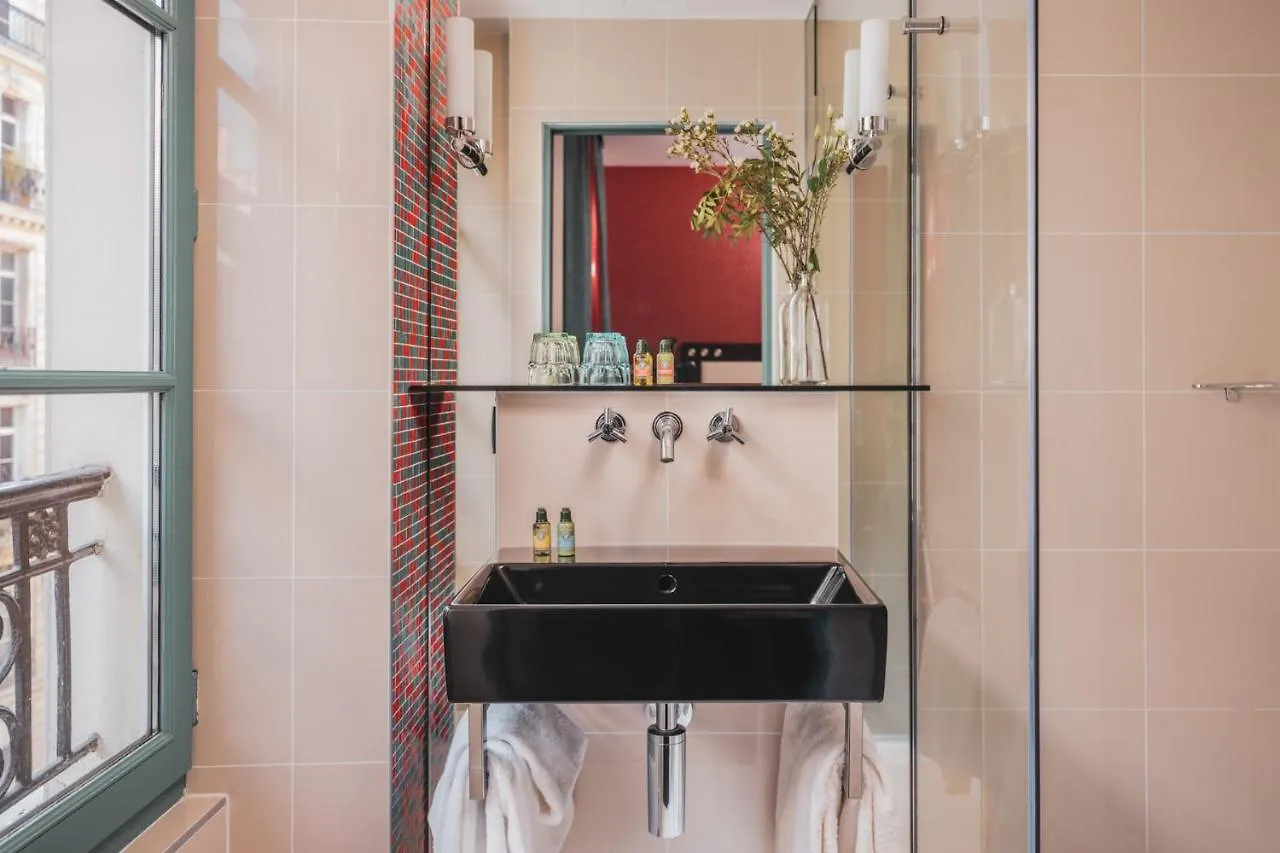 Le Petit 4* Parigi