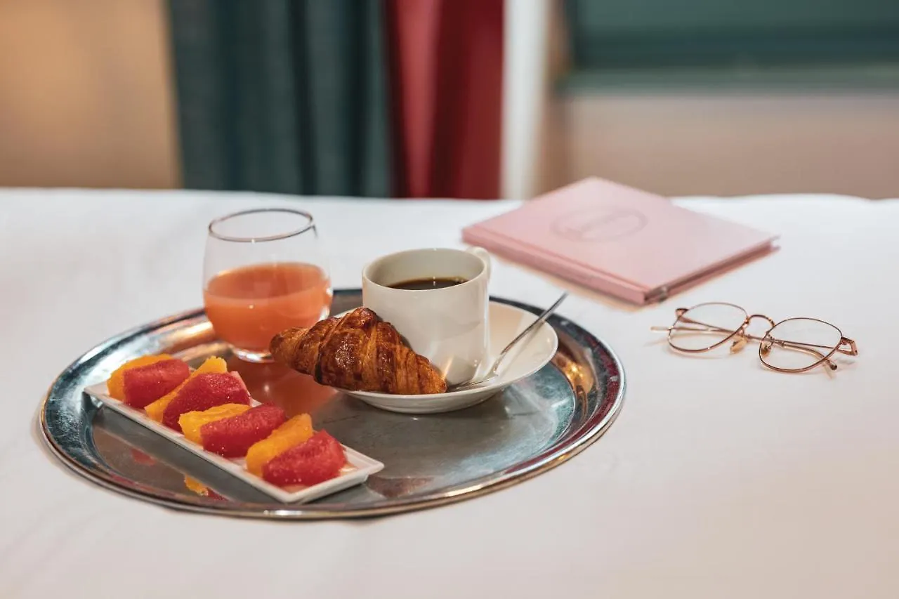 Le Petit Hotel 4*