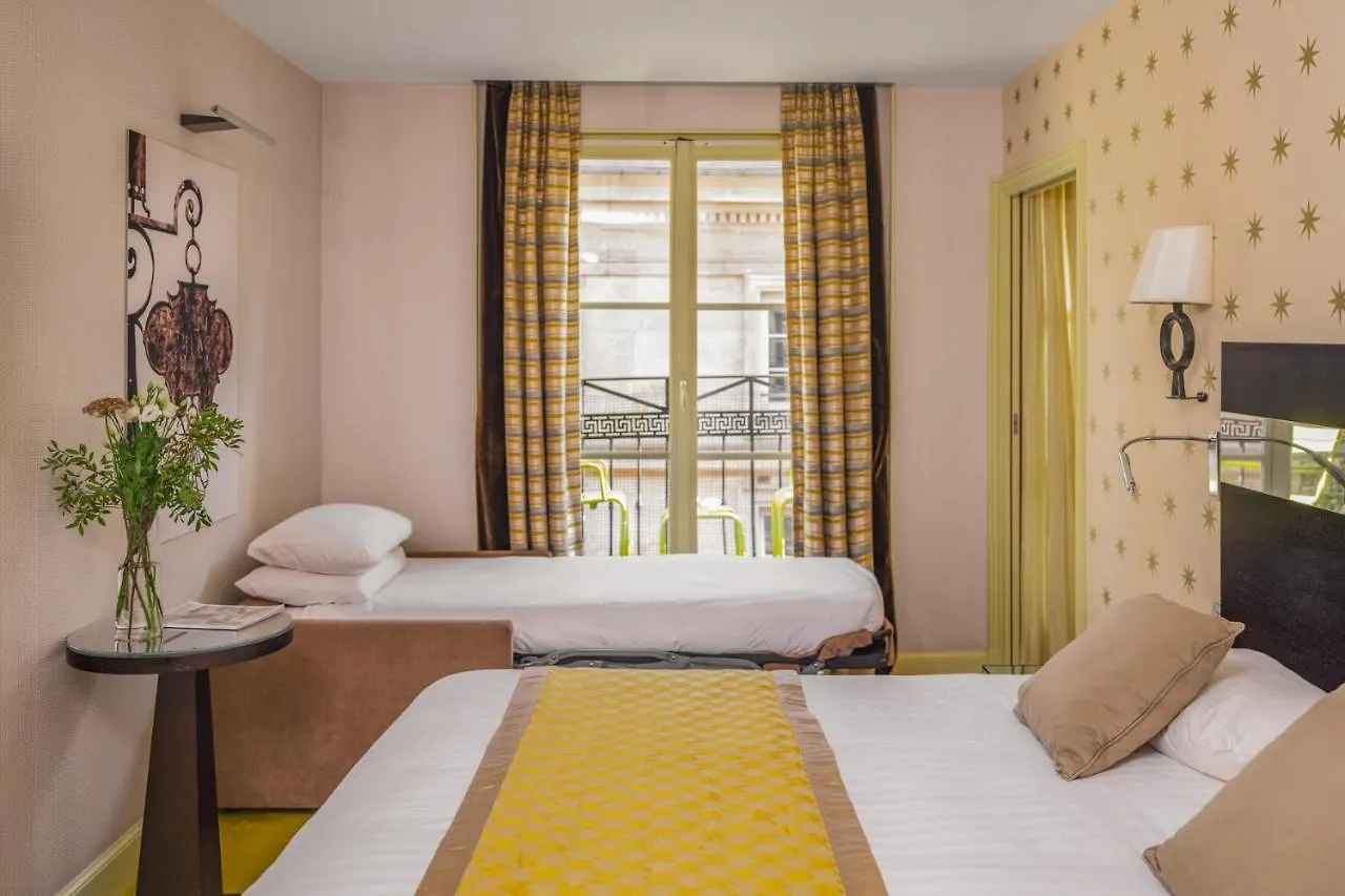 Le Petit 4* Parigi