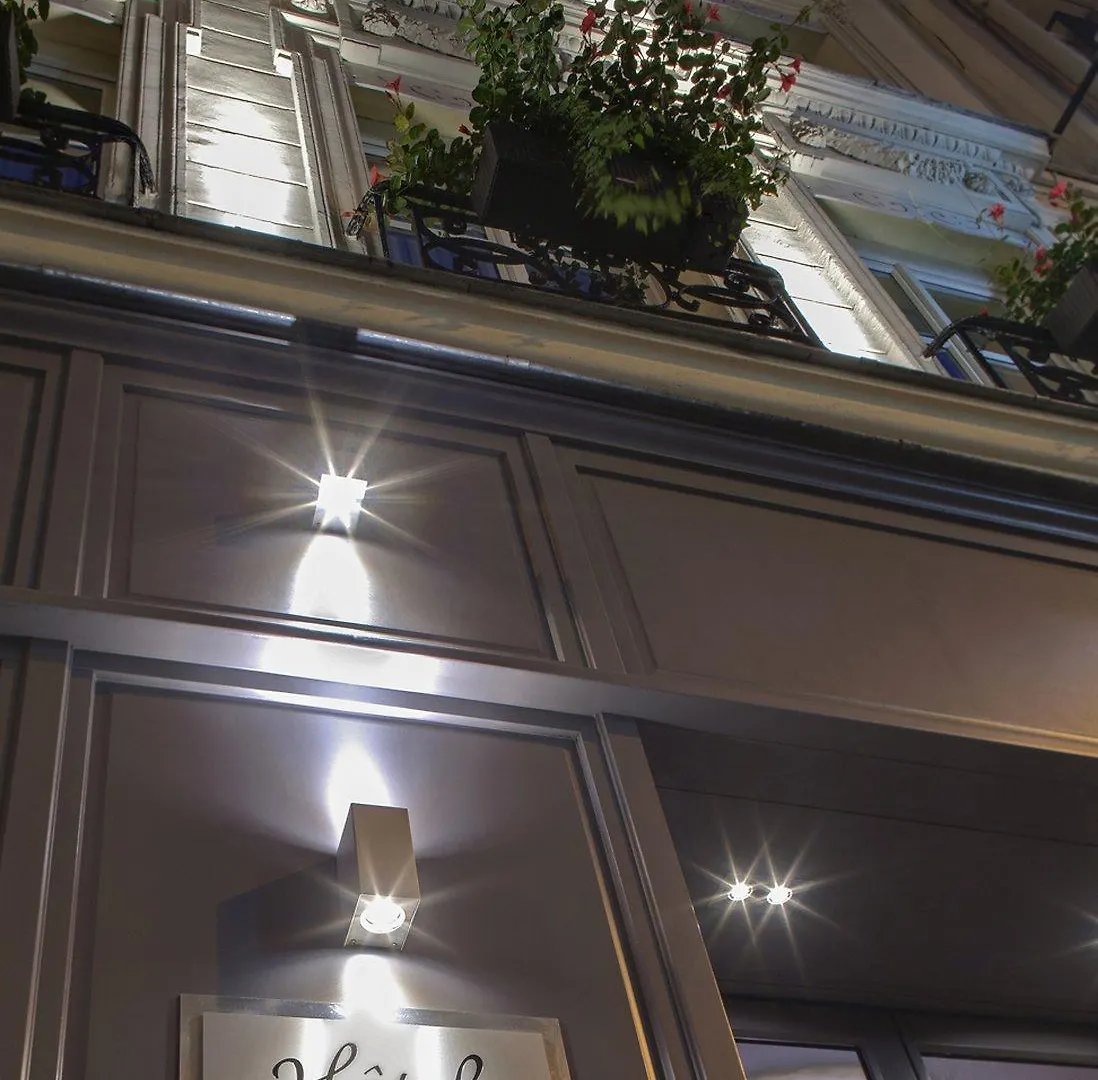 Le Petit Hotel 4*